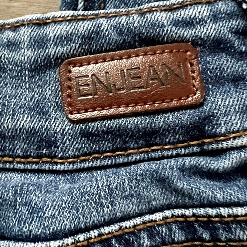 Enjean Distressed Jeans - Picture 3 of 3